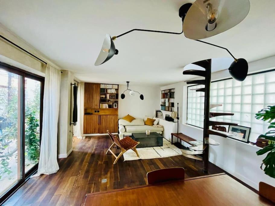 Small Architect'S House Pantin Bagian luar foto