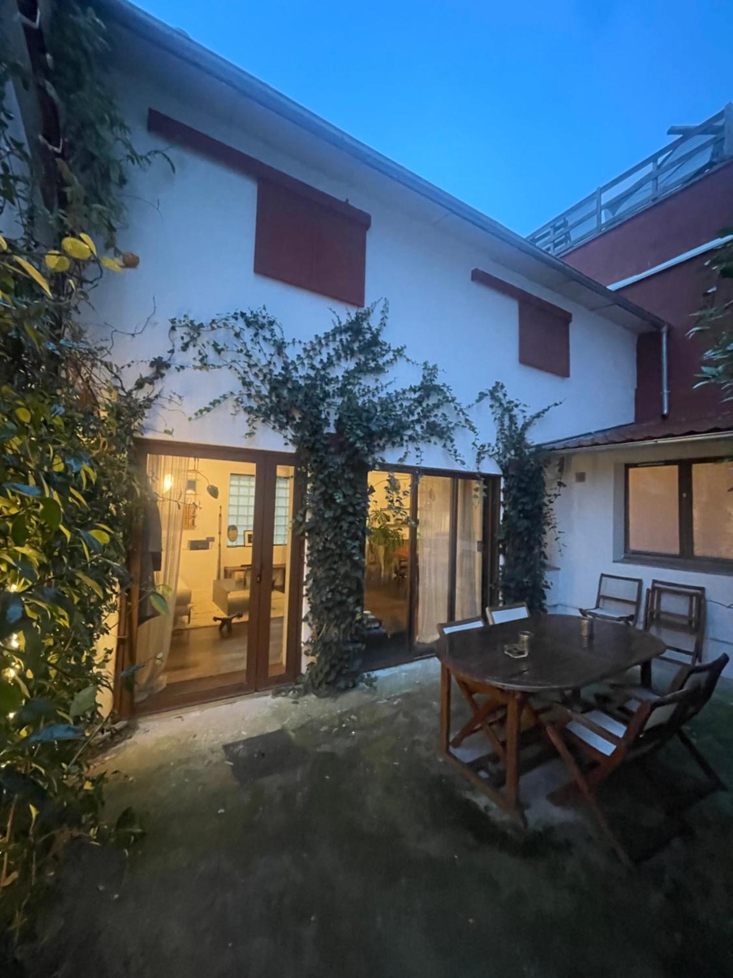 Small Architect'S House Pantin Bagian luar foto